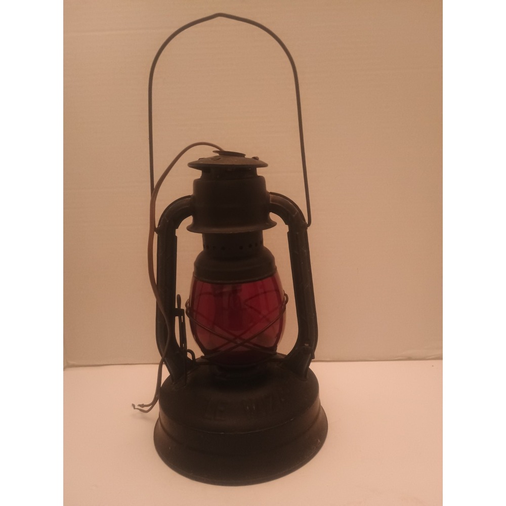 Vintage Antique Dietz Little Wizard New York USA lantern Red Globe & Dark Metal